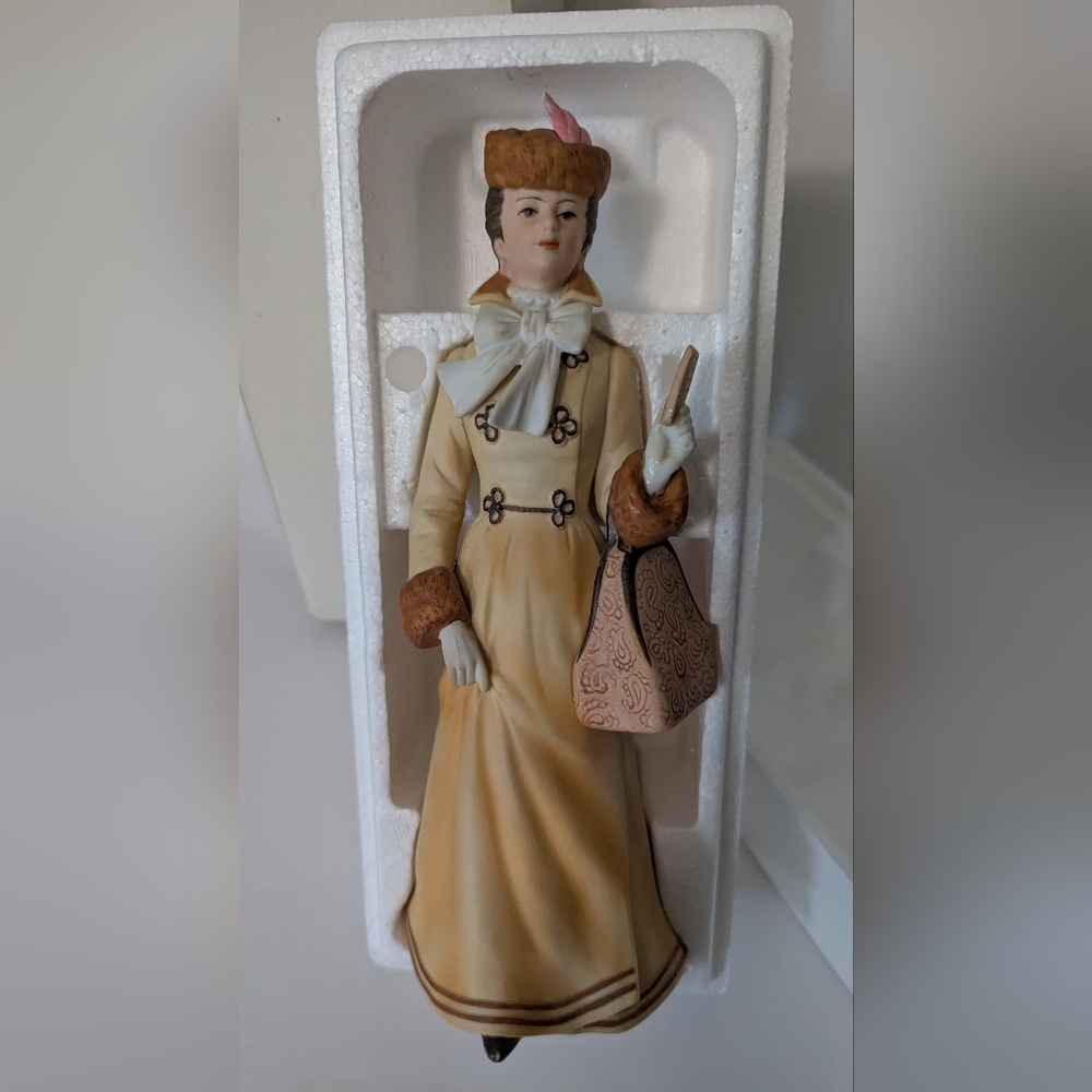Avon Mrs. Albee Figurine IV